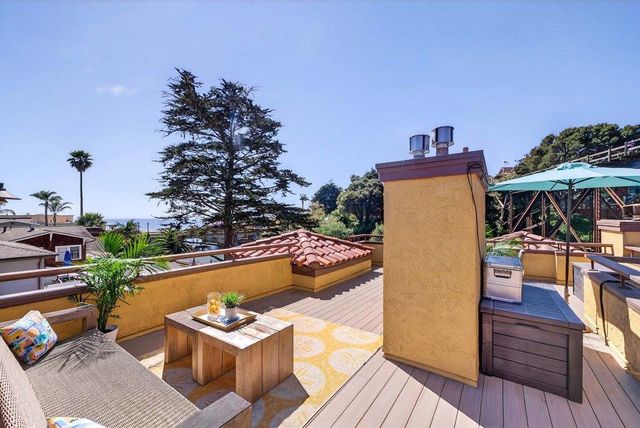 327 Riverview Avenue C, Capitola, CA 95010