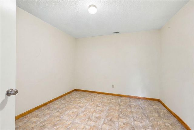 1641 NW 100 Road, Kingsville, MO 64040