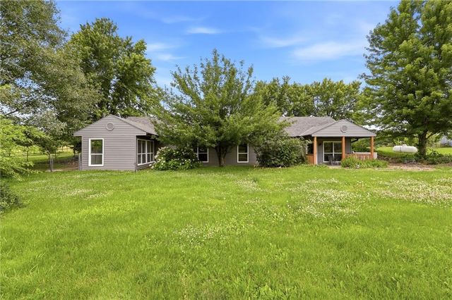 1641 NW 100 Road, Kingsville, MO 64040