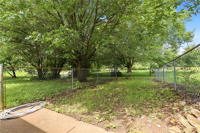 1641 NW 100 Road, Kingsville, MO 64040