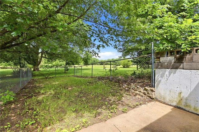 1641 NW 100 Road, Kingsville, MO 64040