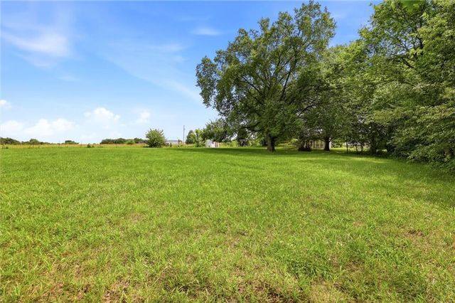 1641 NW 100 Road, Kingsville, MO 64040