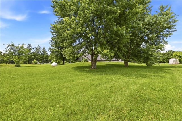 1641 NW 100 Road, Kingsville, MO 64040