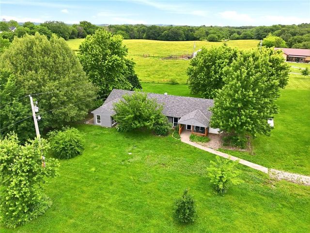 1641 NW 100 Road, Kingsville, MO 64040