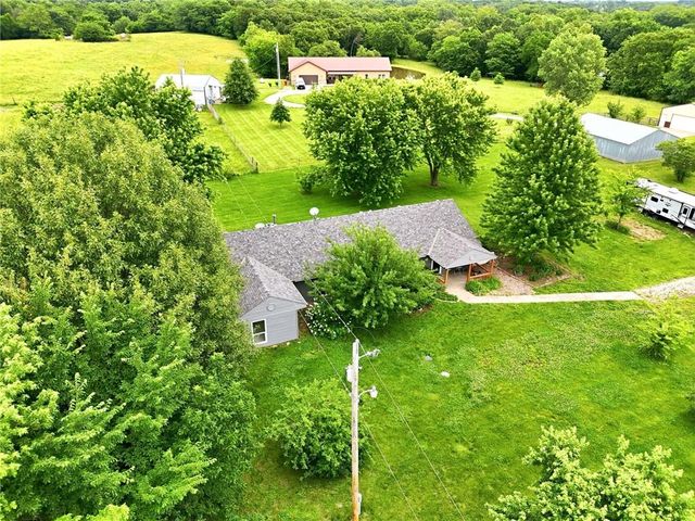 1641 NW 100 Road, Kingsville, MO 64040