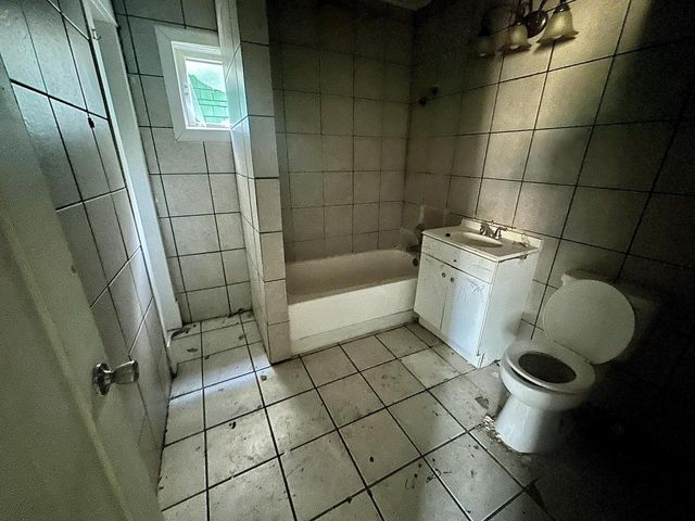 1515 N 38th STREET, Milwaukee, WI 53208