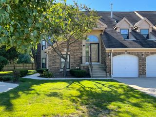 13 Willow Parkway 13, Buffalo Grove, IL 60089