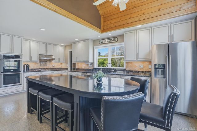 21 Nicole Way, Mahopac, NY 10541