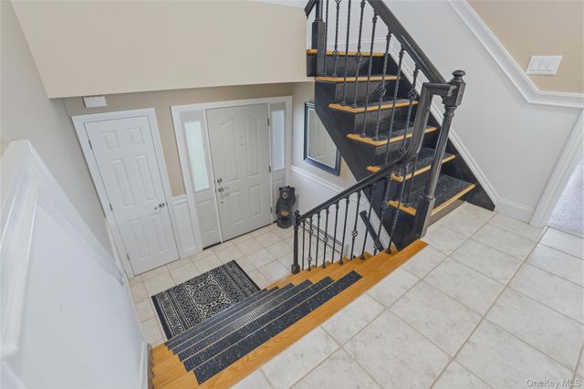 21 Nicole Way, Mahopac, NY 10541