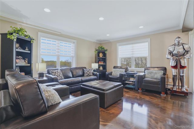 21 Nicole Way, Mahopac, NY 10541