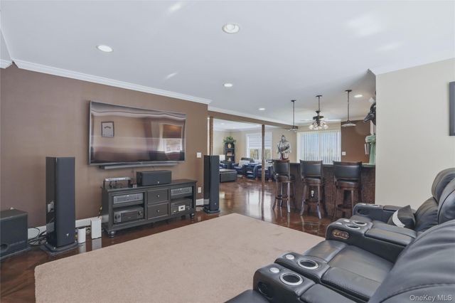 21 Nicole Way, Mahopac, NY 10541