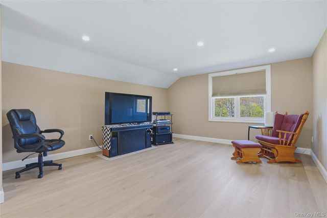 21 Nicole Way, Mahopac, NY 10541