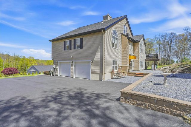 21 Nicole Way, Mahopac, NY 10541