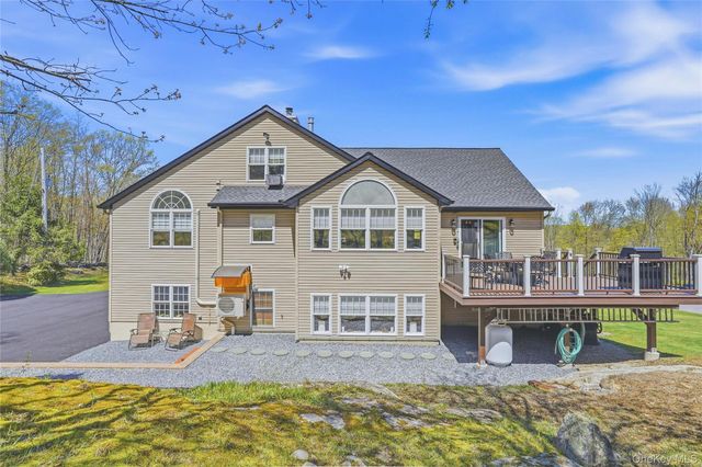 21 Nicole Way, Mahopac, NY 10541