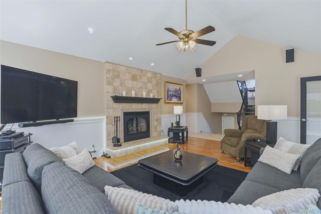 21 Nicole Way, Mahopac, NY 10541