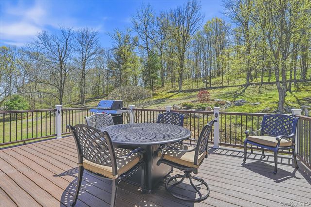21 Nicole Way, Mahopac, NY 10541