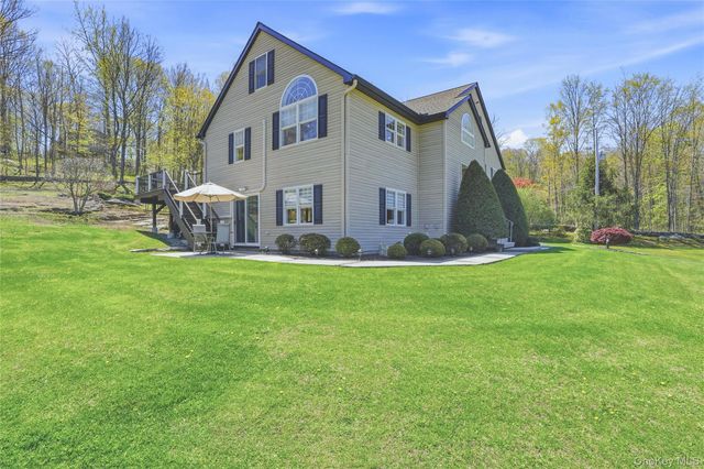 21 Nicole Way, Mahopac, NY 10541