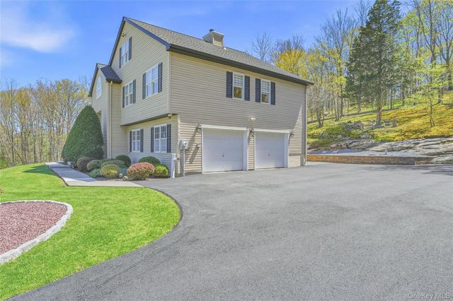 21 Nicole Way, Mahopac, NY 10541