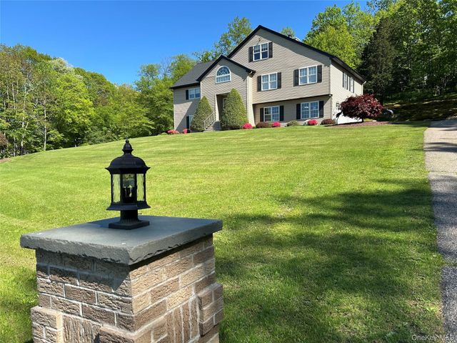 21 Nicole Way, Mahopac, NY 10541