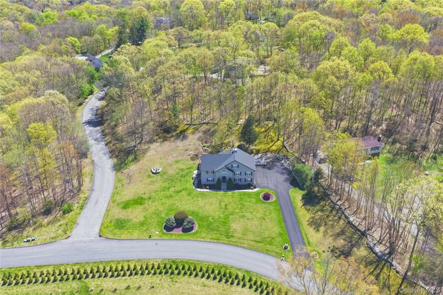 21 Nicole Way, Mahopac, NY 10541
