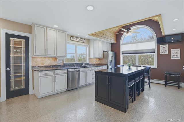 21 Nicole Way, Mahopac, NY 10541