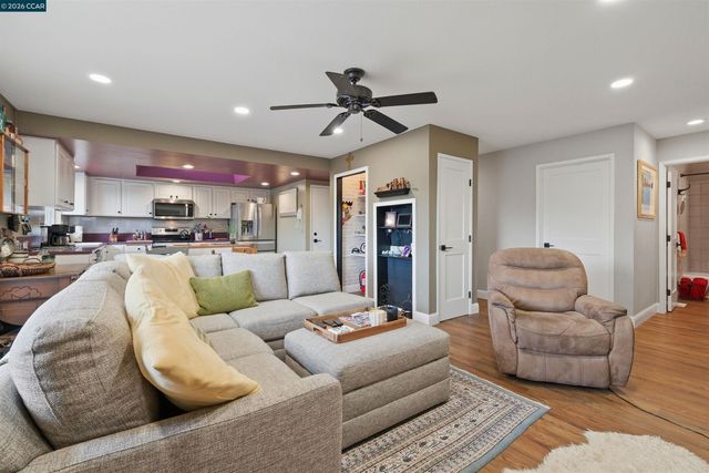 1630 Cayucos Dr, Walnut Creek, CA 94597