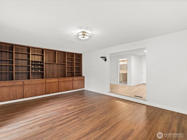 16430 65th Avenue W, Lynnwood, WA 98037