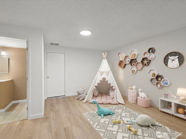 16430 65th Avenue W, Lynnwood, WA 98037