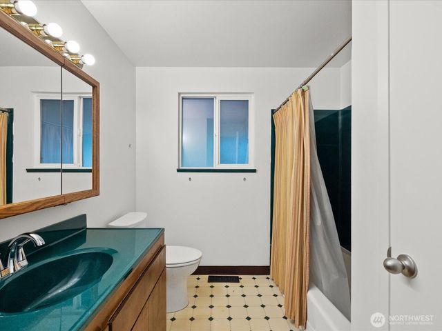 16430 65th Avenue W, Lynnwood, WA 98037