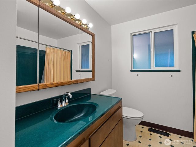 16430 65th Avenue W, Lynnwood, WA 98037