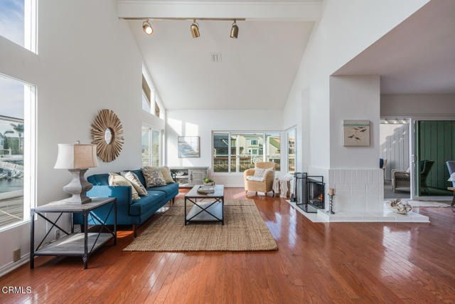 2221 Kingsbridge Lane, Oxnard, CA 93035