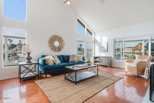 2221 Kingsbridge Lane, Oxnard, CA 93035