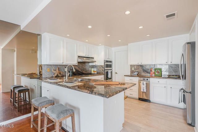 2221 Kingsbridge Lane, Oxnard, CA 93035