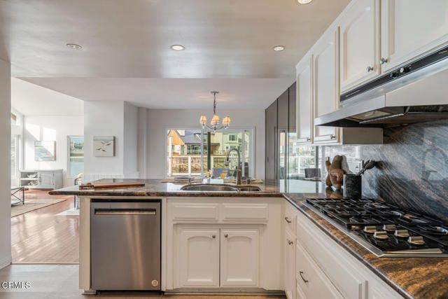 2221 Kingsbridge Lane, Oxnard, CA 93035