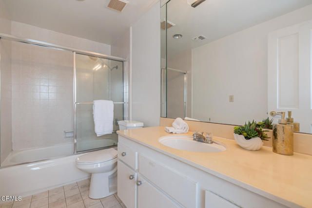 2221 Kingsbridge Lane, Oxnard, CA 93035