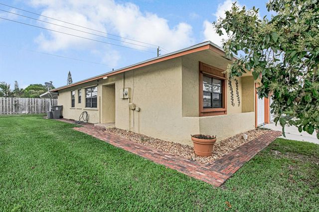 4917 Luqui Court, West Palm Beach, FL 33415