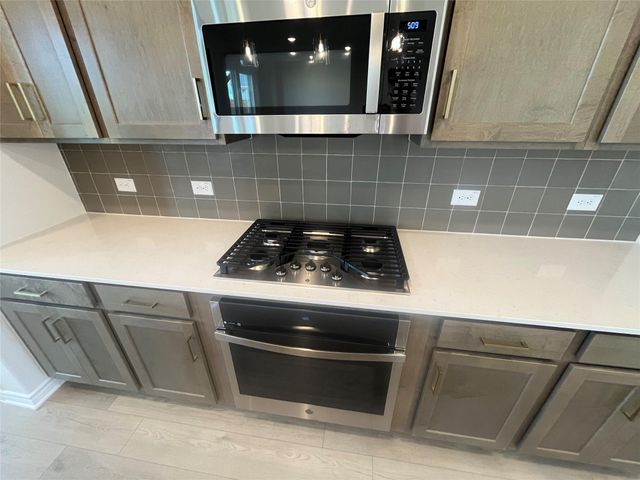 217 Woodrow LN, Liberty Hill, TX 78642