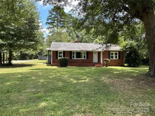 800 Mt Holly Huntersville Road, Charlotte, NC 28214