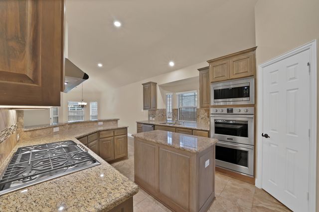 2662 La Jolla Boulevard, Grand Prairie, TX 75054