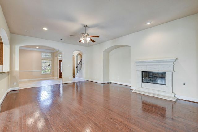 39 S Pinto Point Circle, Spring, TX 77389