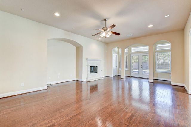 39 S Pinto Point Circle, Spring, TX 77389