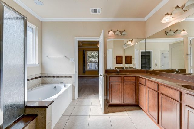 39 S Pinto Point Circle, Spring, TX 77389