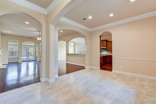 39 S Pinto Point Circle, Spring, TX 77389