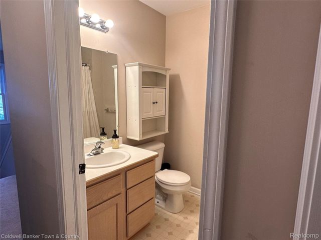 714 Eagle Drive, Fenton, MI 48430
