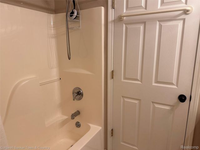 714 Eagle Drive, Fenton, MI 48430
