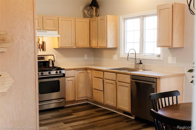 714 Eagle Drive, Fenton, MI 48430