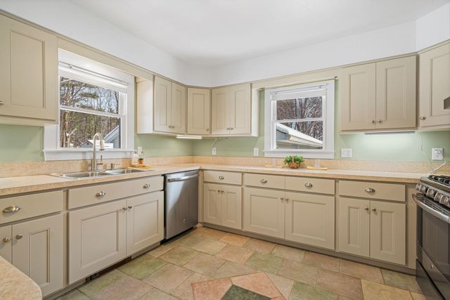 52 Green Street, Northwood, NH 03261