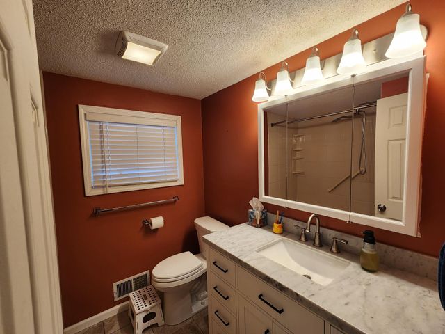 1814 Brookside Circle, Albert Lea, MN 56007