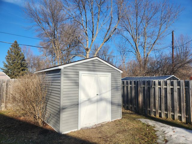 1814 Brookside Circle, Albert Lea, MN 56007