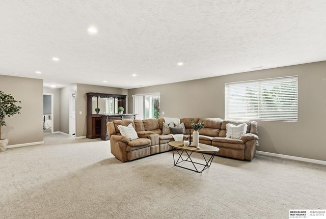 20313 Crystal Avenue, Gretna, NE 68028